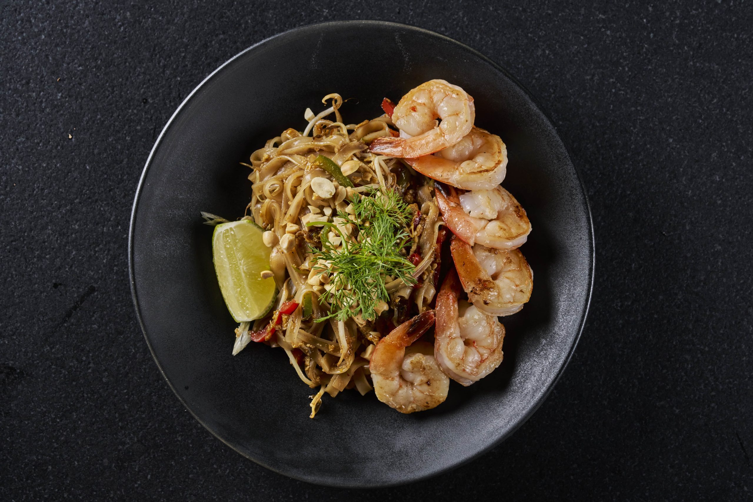 Pad Thai servido en Kengai, Conrad Tulum Riviera Maya.