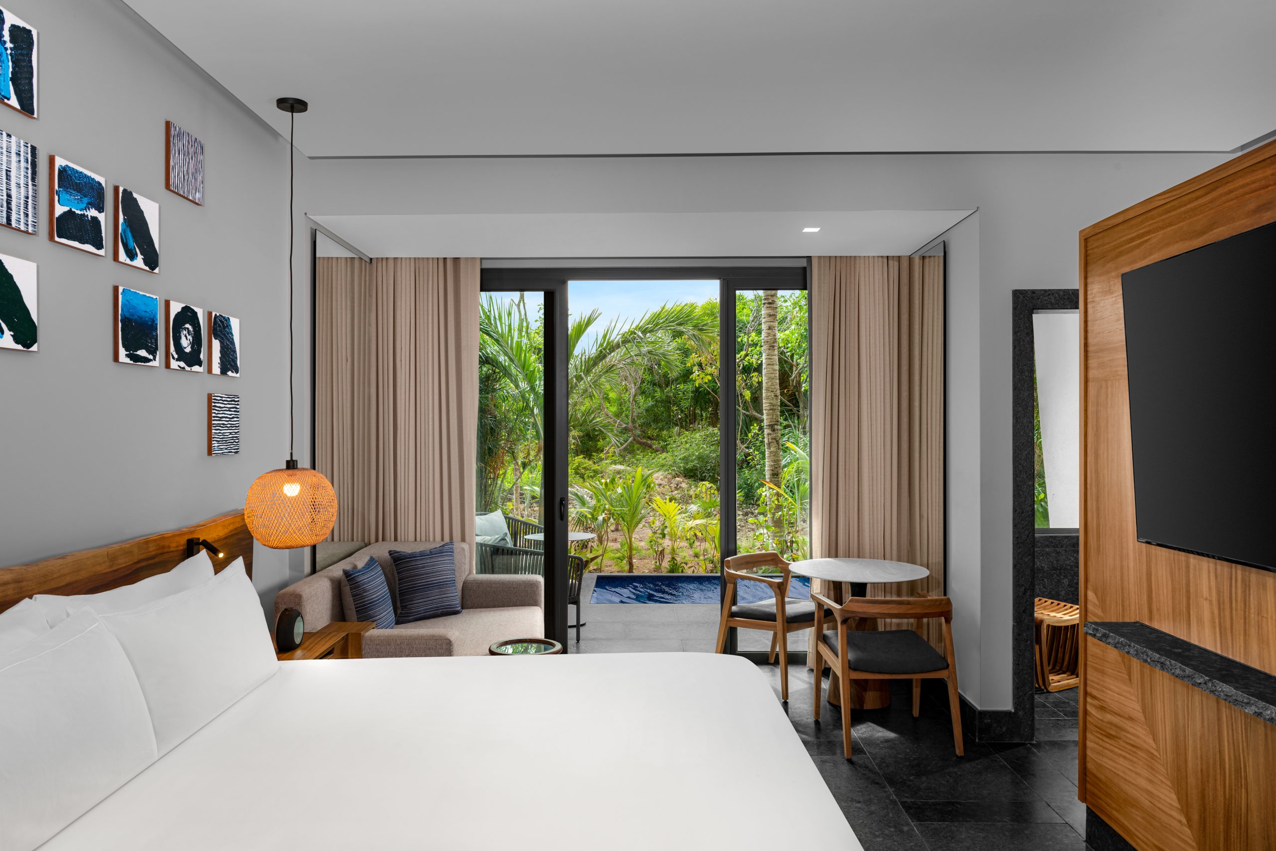 Tropical View Suite with King Bed